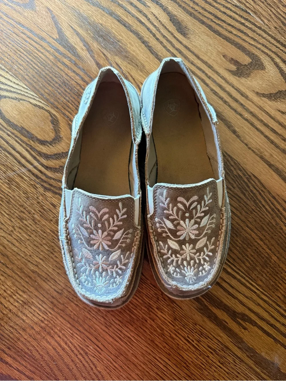 Ariat cruisers